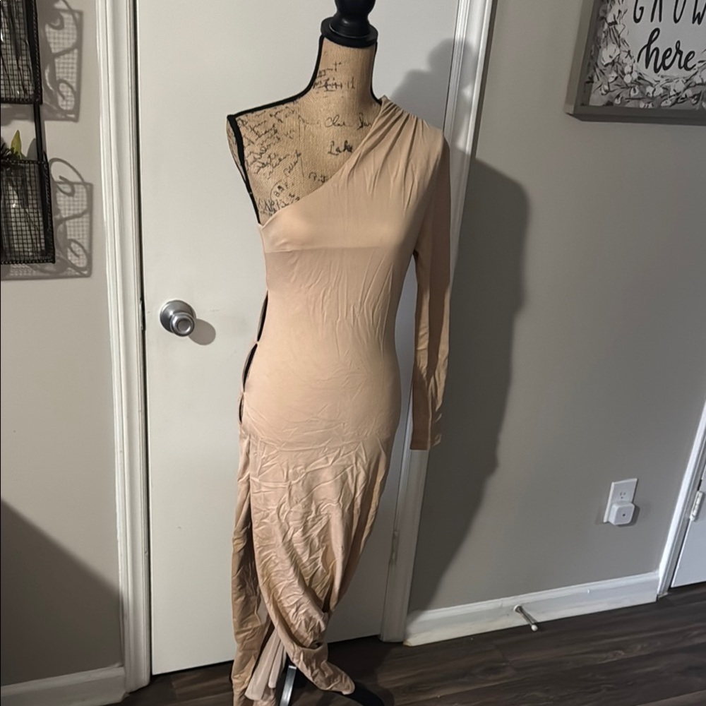 NOT YOURS TO KEEP Elegant One-Shoulder Tan Dress size small
